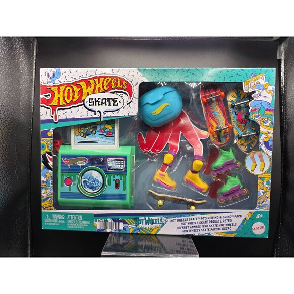 Hot Wheels Skate 90s Rewind & Grind Pack Fingerboard Playset - Picture 1 of 6